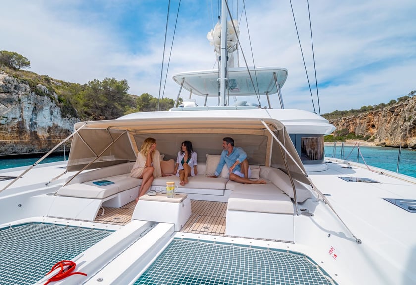 Athens Catamaran 5 cabin 10 berths 10 guests 16.9 m Listing Number: #24081 3