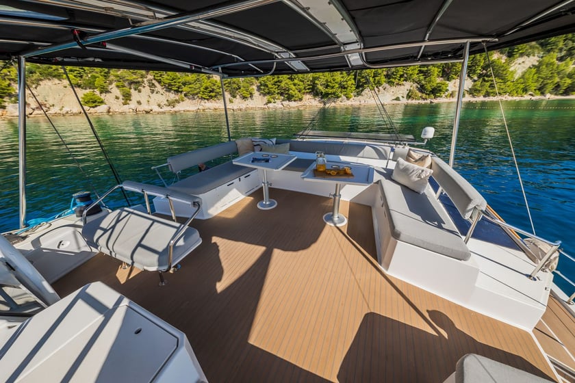 Athens Catamaran 5 cabin 10 berths 10 guests 16.8 m Listing Number: #24087 4