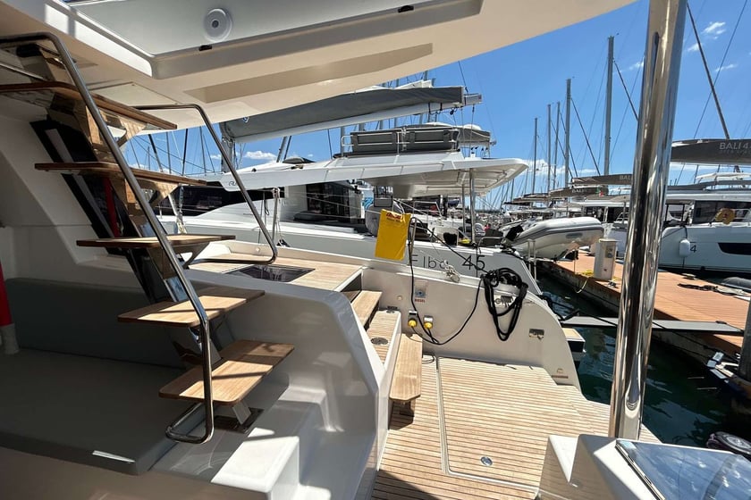 Salerno Katamaran 4 Kabine 8 Liegeplätze 10 Gäste 13.42 m Nummer des Inserats: #24128 5
