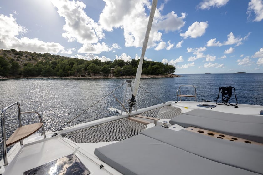 Salerno Katamaran 4 Kabine 8 Liegeplätze 10 Gäste 13.42 m Nummer des Inserats: #24128 4