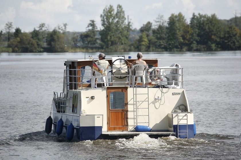 Rechlin Motorboat 1 cabin 3 berths 5 guests 9.4 m Listing Number: #24145 4