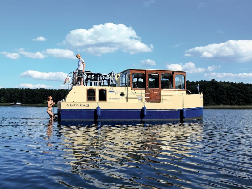 Rechlin Motorboat 1 cabin 3 berths 5 guests 9.4 m Listing Number: #24145