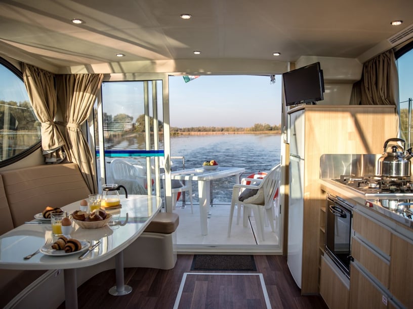 Rechlin Motorboot Cabine 2  6  slaapplaatsen 6  gasten 10.85 m Lijstnummer: #24153 2