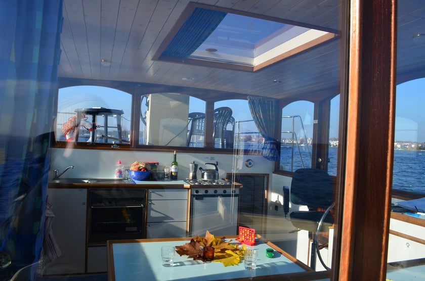 Zehdenick-Mildenberg Motorboat 1 cabin 3 berths 5 guests 9.4 m Listing Number: #24159 4