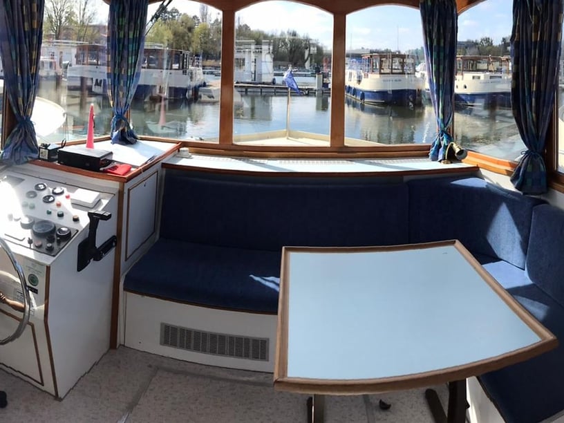 Zehdenick-Mildenberg Motorboat 1 cabin 3 berths 5 guests 9.4 m Listing Number: #24159 2