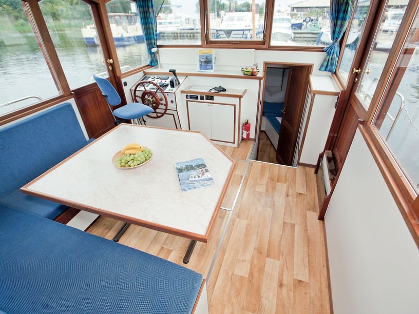 Niderviller Motorboat 2 cabin 6 berths 8 guests 11.4 m Listing Number: #24163 2