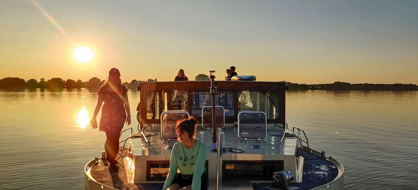 Zeuthen Bateau à moteur Cabine 4  Couchettes 10  Invités 12  15 m Numéro de l'annonce: #24171 5