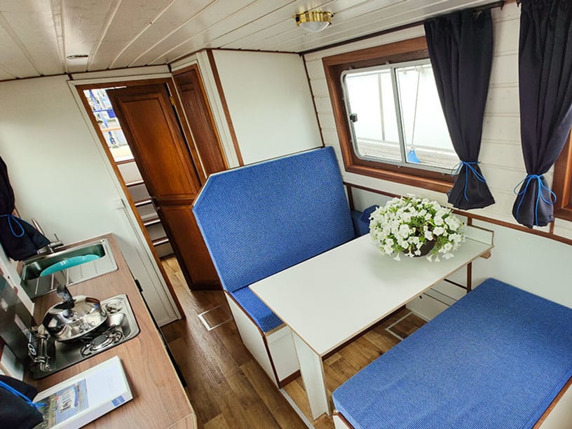 Rechlin Bateau à moteur Cabine 1  Couchettes 2  Invités 4  9.5 m Numéro de l'annonce: #24179 2