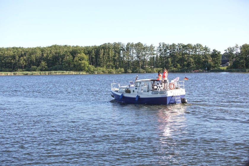 Rechlin Bateau à moteur Cabine 3  Couchettes 3  Invités 6  8.8 m Numéro de l'annonce: #24181 3