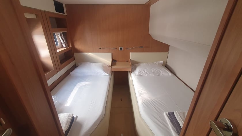 Lavrion Katamaran 8 kabin Konaklama 12 kişi Seyir 12 kişi 16.95 m İlan No: #24217 5