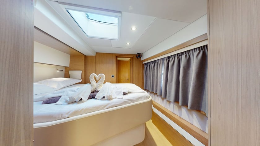 Lavrion Catamaran 8 cabin 12 berths 12 guests 16.95 m Listing Number: #24217 4