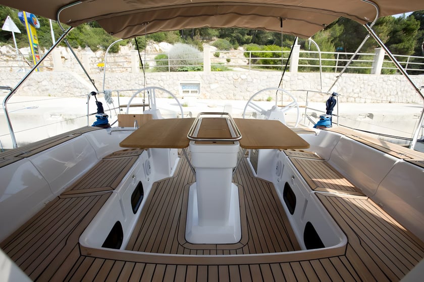 Punat Velero Cabina 5  12  literas 12  invitados 15.2 m Número de anuncio: #2423 5