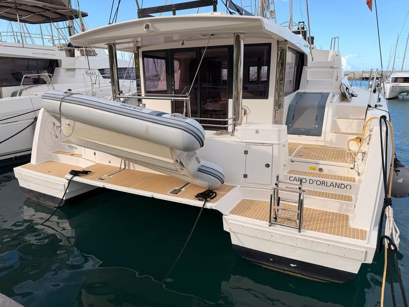 Golfo Aranci Catamarán Cabina 7  12  literas 10  invitados 14.86 m Número de anuncio: #24242