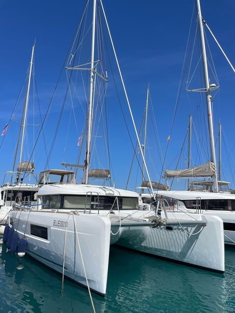 Capo d'Orlando Catamaran Cabine 4  Couchettes 11  Invités 11  11.74 m Numéro de l'annonce: #24244 3