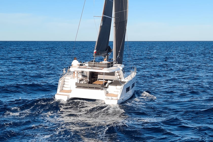 Capo d'Orlando Catamaran Cabine 4  8  slaapplaatsen 8  gasten 10.9 m Lijstnummer: #24246 3