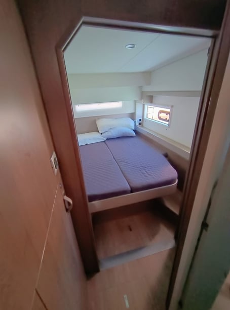 Capo d'Orlando Catamaran Cabine 4  8  slaapplaatsen 8  gasten 12.85 m Lijstnummer: #24248 3