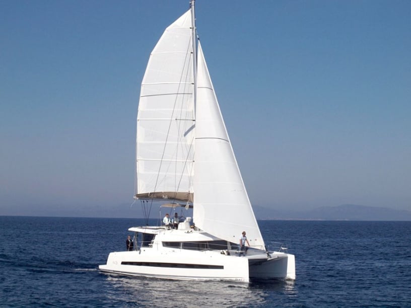 Capo d'Orlando Catamaran Cabine 4  8  slaapplaatsen 8  gasten 13.1 m Lijstnummer: #24249