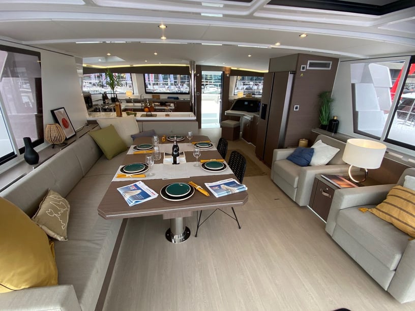 Golfo Aranci Catamarán Cabina 5  10  literas 10  invitados 16.8 m Número de anuncio: #24250 5