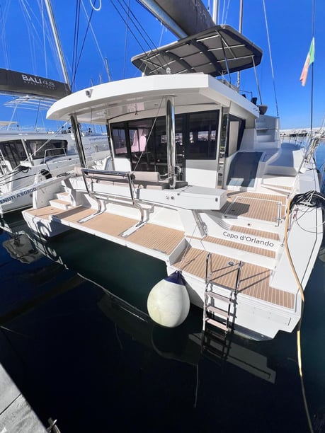 Golfo Aranci Catamarán Cabina 5  10  literas 10  invitados 16.8 m Número de anuncio: #24250 3