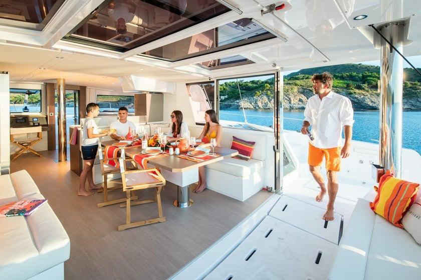 Porto Rotondo - Punta Asfodeli Catamarán Cabina 4  10  literas 10  invitados 14.82 m Número de anuncio: #24252 4