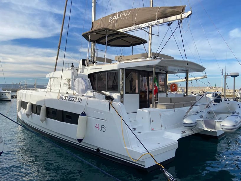 Capo d'Orlando Catamaran Cabine 5  10  slaapplaatsen 10  gasten 14.28 m Lijstnummer: #24256