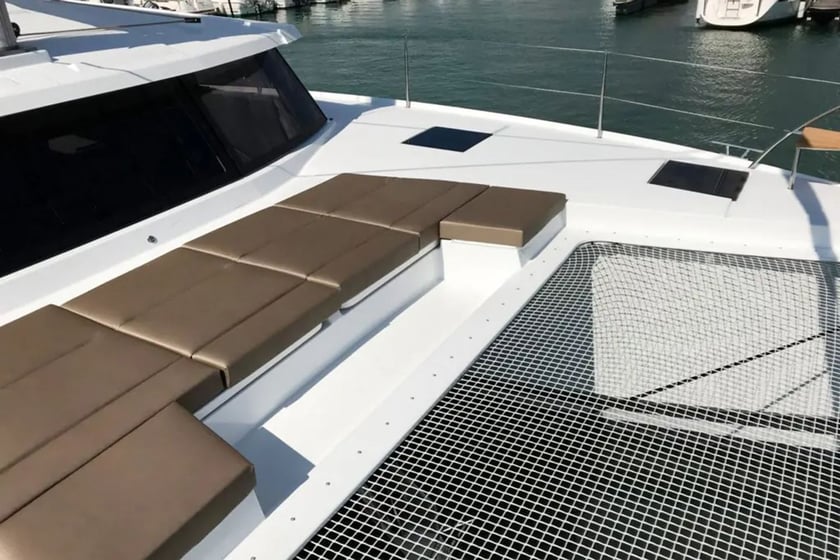 Tivat Catamarano cabina 4  cuccette 8  10  ospiti 12.58 m Numero dell'inserzione: #24257 4