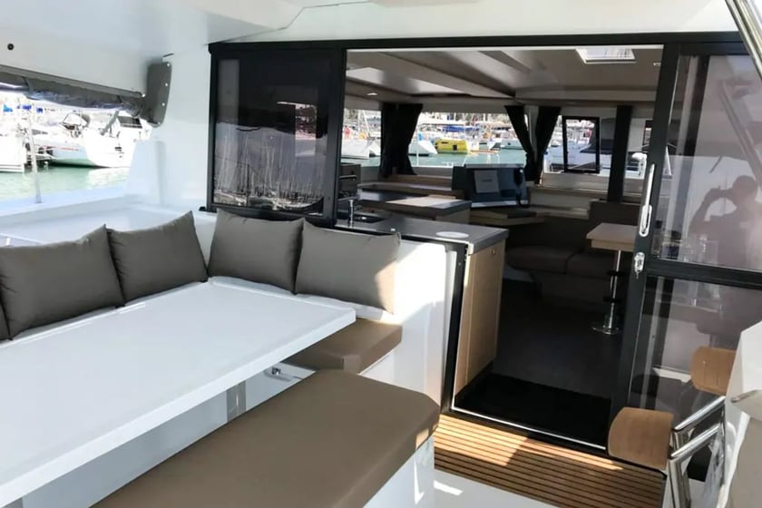 Tivat Catamarano cabina 4  cuccette 8  10  ospiti 12.58 m Numero dell'inserzione: #24257 3