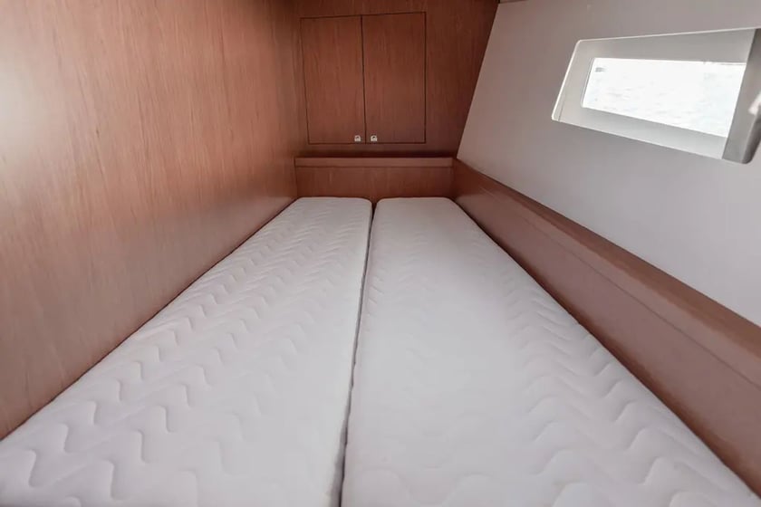 Tivat Barca a vela cabina 4  cuccette 8  10  ospiti 13.85 m Numero dell'inserzione: #24258 5