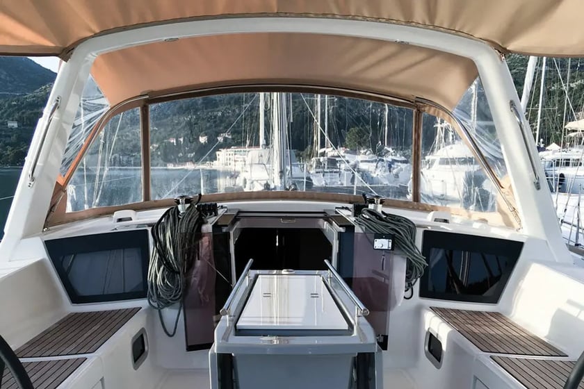 Tivat Barca a vela cabina 4  cuccette 8  10  ospiti 13.85 m Numero dell'inserzione: #24258 4