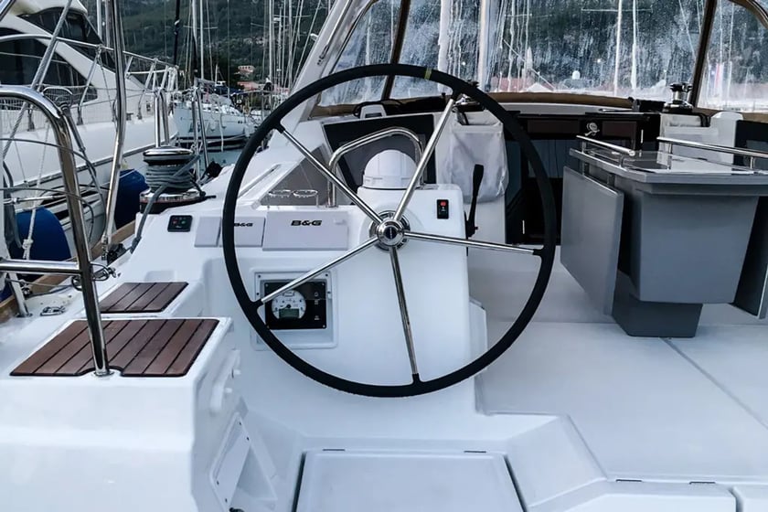 Tivat Barca a vela cabina 4  cuccette 8  10  ospiti 13.85 m Numero dell'inserzione: #24260 5