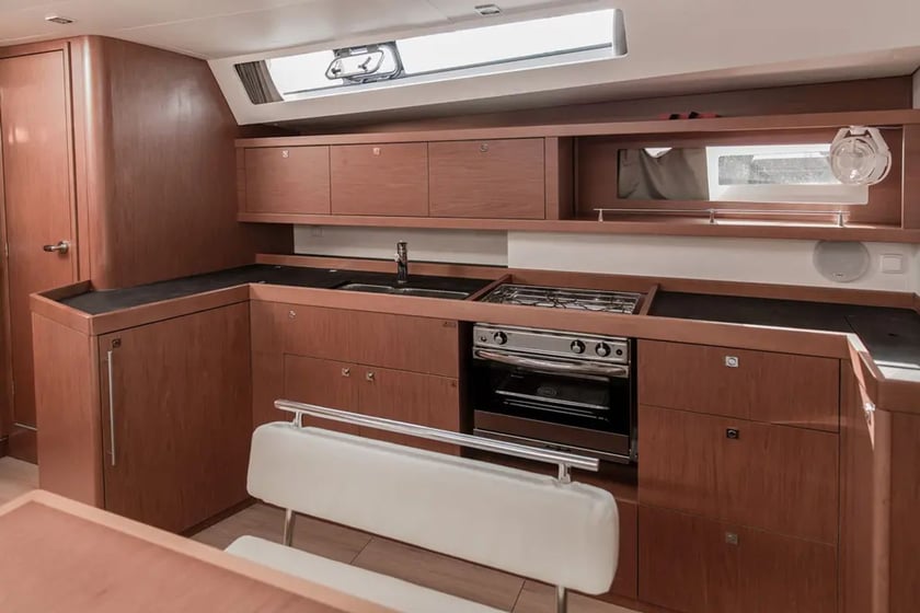 Tivat Barca a vela cabina 4  cuccette 8  10  ospiti 13.85 m Numero dell'inserzione: #24260 3