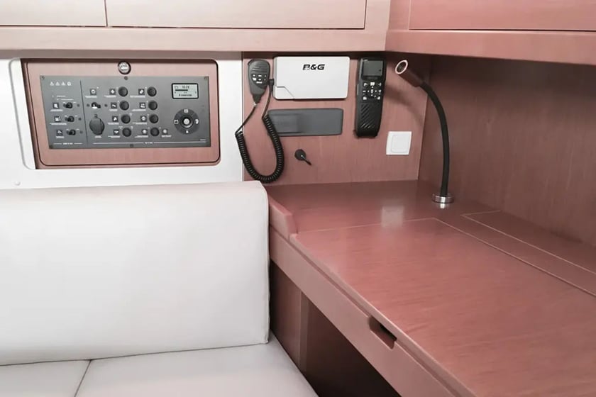 Tivat Barca a vela cabina 4  cuccette 8  10  ospiti 13.85 m Numero dell'inserzione: #24261 5