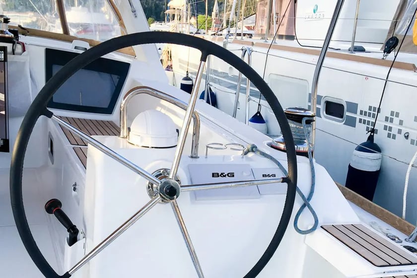 Tivat Barca a vela cabina 4  cuccette 8  10  ospiti 13.85 m Numero dell'inserzione: #24262 4
