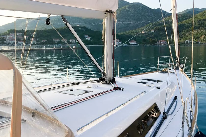Tivat Barca a vela cabina 4  cuccette 8  10  ospiti 13.85 m Numero dell'inserzione: #24262 3