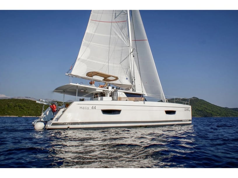 Tivat Catamarano cabina 4  cuccette 10  10  ospiti 13.25 m Numero dell'inserzione: #24266 4
