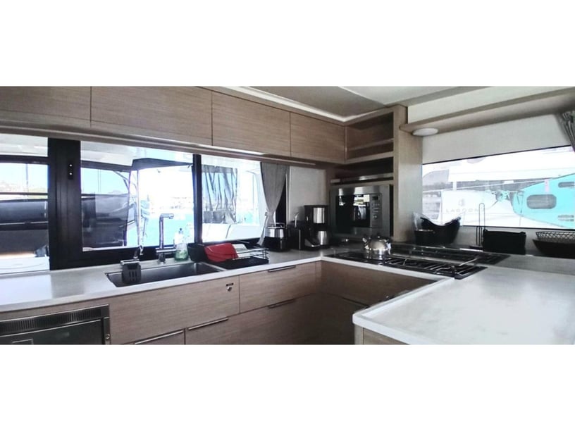 Skiathos Catamaran Cabine 4  11  slaapplaatsen 11  gasten 13.99 m Lijstnummer: #24275 2