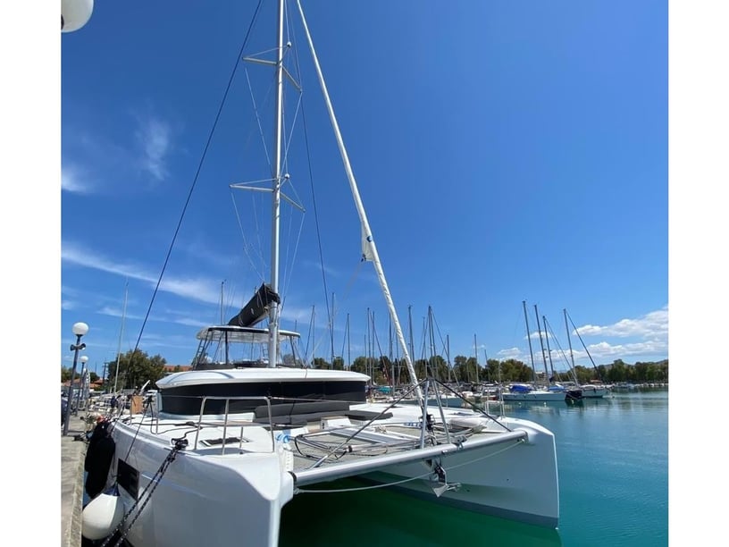 Skiathos Catamaran Cabine 4  11  slaapplaatsen 11  gasten 13.99 m Lijstnummer: #24275