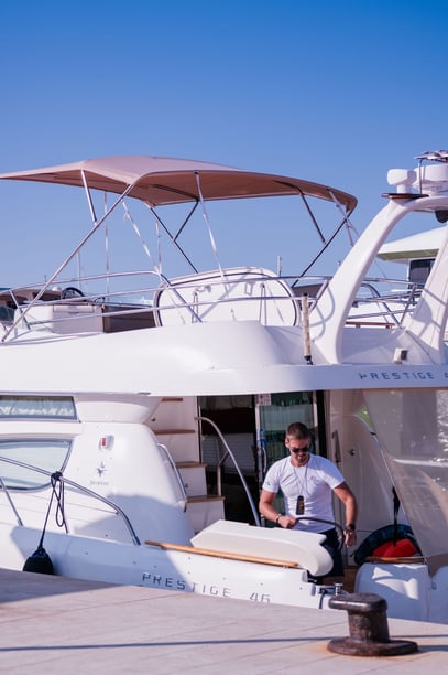 Gesplitst Motorjacht Cabine 3  8  slaapplaatsen 8  gasten 14.55 m Lijstnummer: #2428 4