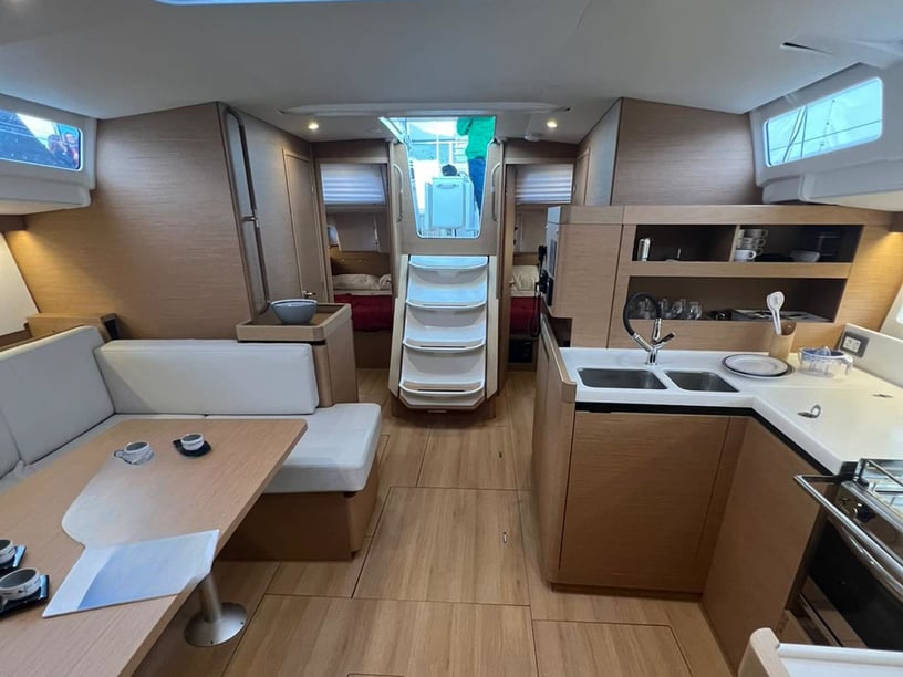 Salerno Barca a vela cabina 4  cuccette 11  10  ospiti 14.42 m Numero dell'inserzione: #24296 2