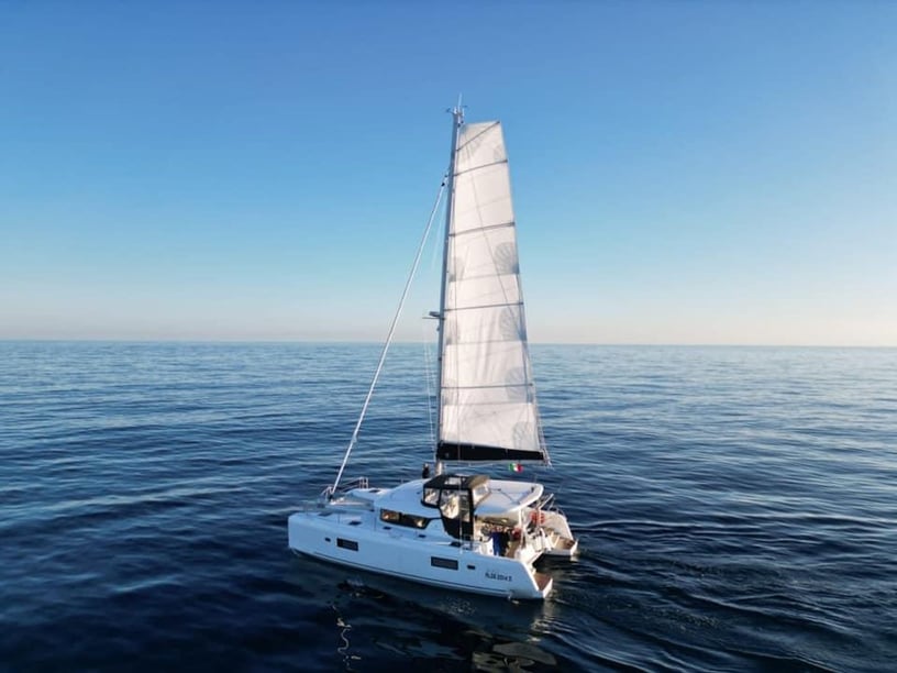 Salerne Catamaran Cabine 4  Couchettes 8  Invités 8  12.94 m Numéro de l'annonce: #24298