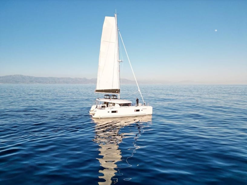 Salerne Catamaran Cabine 4  Couchettes 8  Invités 8  12.94 m Numéro de l'annonce: #24298 3