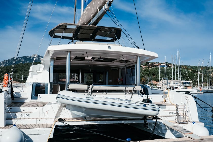 Portisco Catamaran 5 cabin 10 berths 10 guests 16.8 m Listing Number: #24302 5