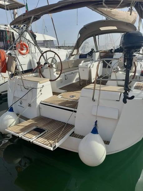 Salerne Voilier Cabine 4  Couchettes 8  Invités 8  13.34 m Numéro de l'annonce: #24308 3