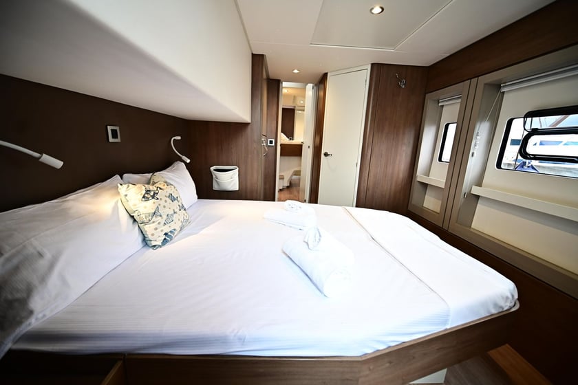 Salerno Catamaran 5 cabin 10 berths 10 guests 14.82 m Listing Number: #24311 5