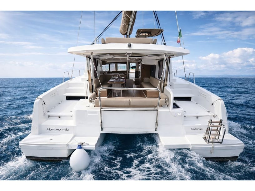 Salerne Catamaran Cabine 4  Couchettes 9  Invités 8  12.85 m Numéro de l'annonce: #24315