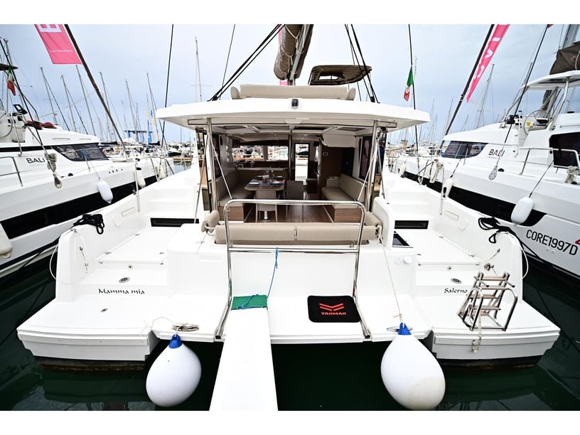 Salerno Catamaran Cabine 4  8  slaapplaatsen 8  gasten 12.85 m Lijstnummer: #24315