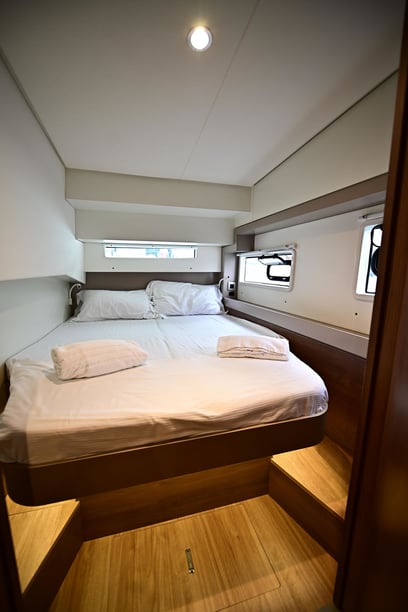 Salerno Catamaran Cabine 4  8  slaapplaatsen 8  gasten 12.85 m Lijstnummer: #24315 5