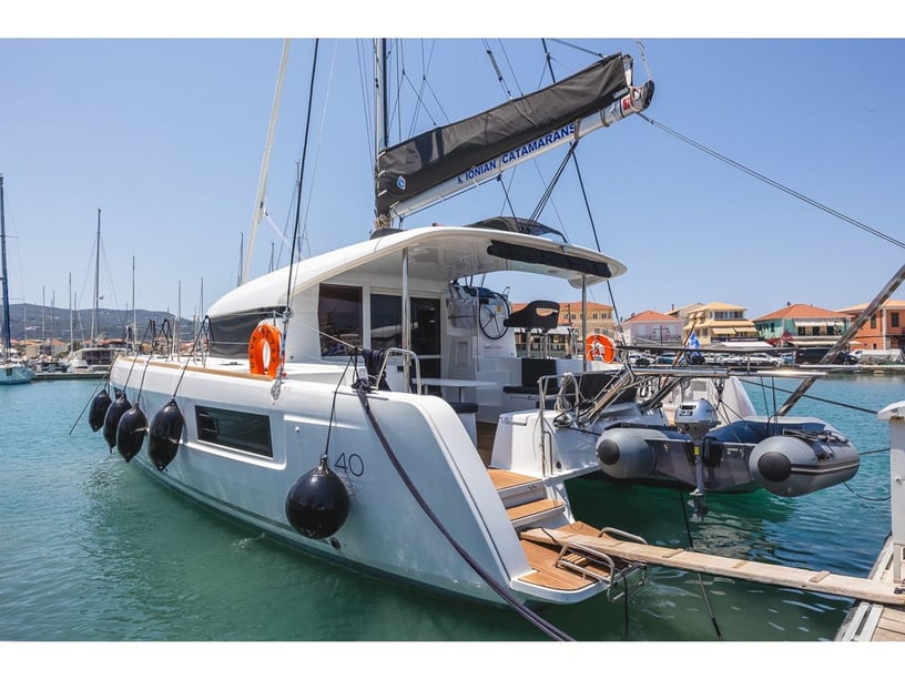 Gouvia Catamarán Cabina 4  12  literas 12  invitados 11.74 m Número de anuncio: #24330