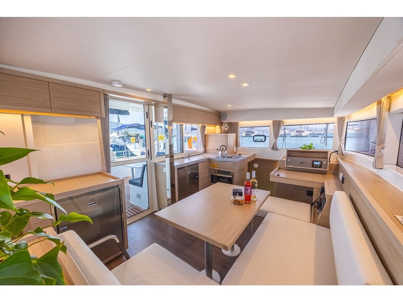 Gouvia Catamarán Cabina 4  12  literas 12  invitados 11.74 m Número de anuncio: #24330 2