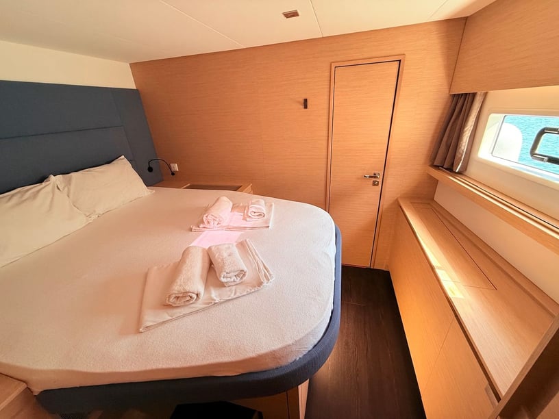 Sukošan Catamaran Cabine 7  Couchettes 14  Invités 14  15.54 m Numéro de l'annonce: #24333 3